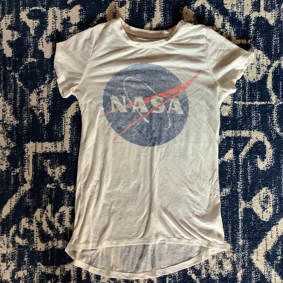 Zoe + Liv Tops - ✨Zoe + Liv NASA shirt women’s xs